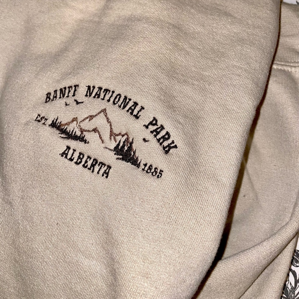 BANFF NATIONAL PARK embroidered sweater